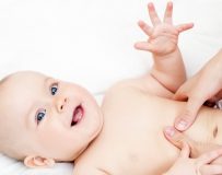 Симптомы и причины вздутия живота у новорожденного