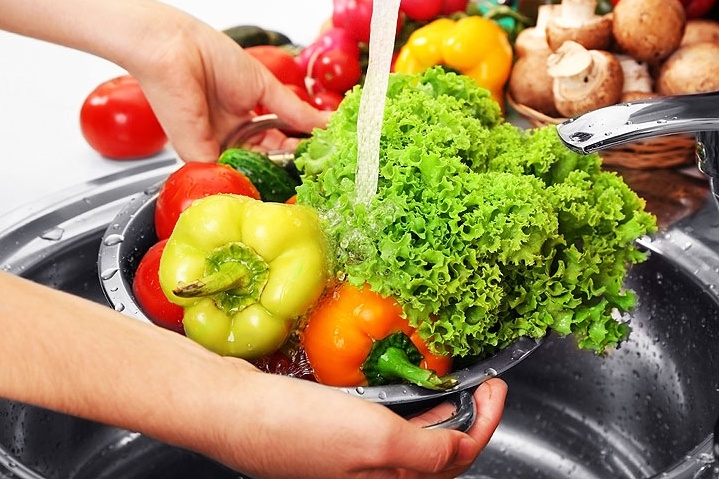 Мытье овощей и фруктов