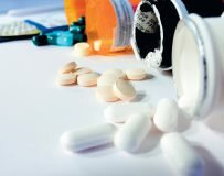 Возможно ли лечение язвы желудка и двенадцатиперстной кишки медикаментами?