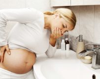 Почему возникает рвота желчью при беременности?