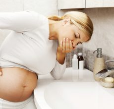 Почему возникает рвота желчью при беременности?