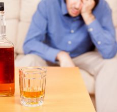 Почему возникает понос после алкоголя?