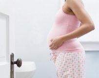 По каким причинам может появиться темный кал при беременности?