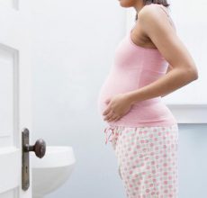 По каким причинам может появиться темный кал при беременности?