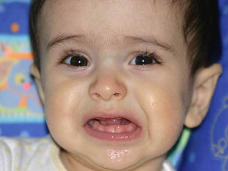 Режутся зубки у ребенка