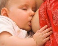 Почему бывает отрыжка у новорожденных после кормления?