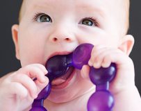 Отчего бывает понос при прорезывании зубов у ребенка?